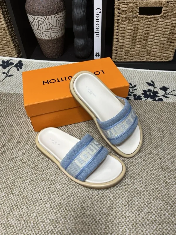 P320💰[New model] Long-term availability, 2025 new model, couple model [LOUlS VUlTTON] comes with drawer box, bag, card, invoice "Louis Vuitton ~ unique modern sandals. 》LV counter purchasing 🏃Men's and women's casual slippers, sold at the same time at the counter, the original old flower material upper is soft and comfortable, (refuses to discolor and rub the feet) sole: original factory special combination original sole, code number: 35--46 4 multiple colors 🉑️ to choose from